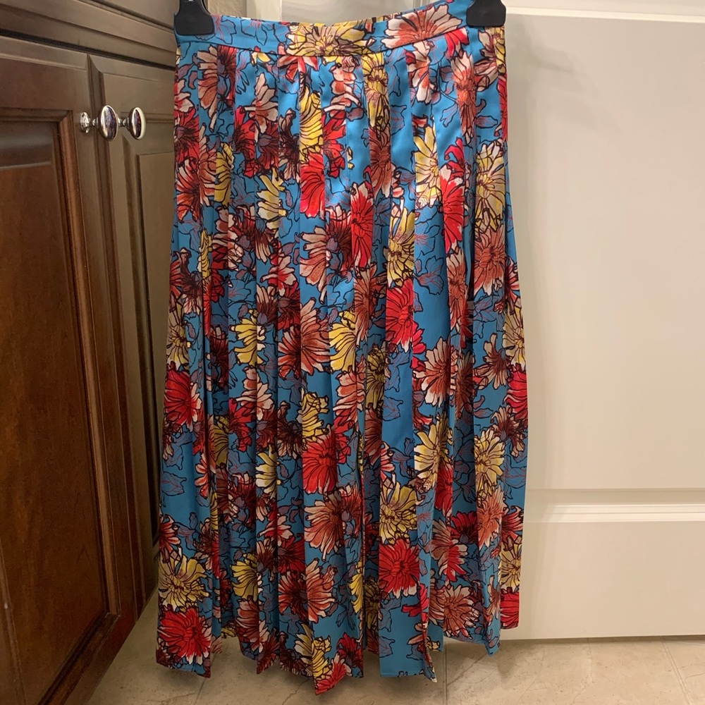 Little Moon 0 size skirt in perforce condition
